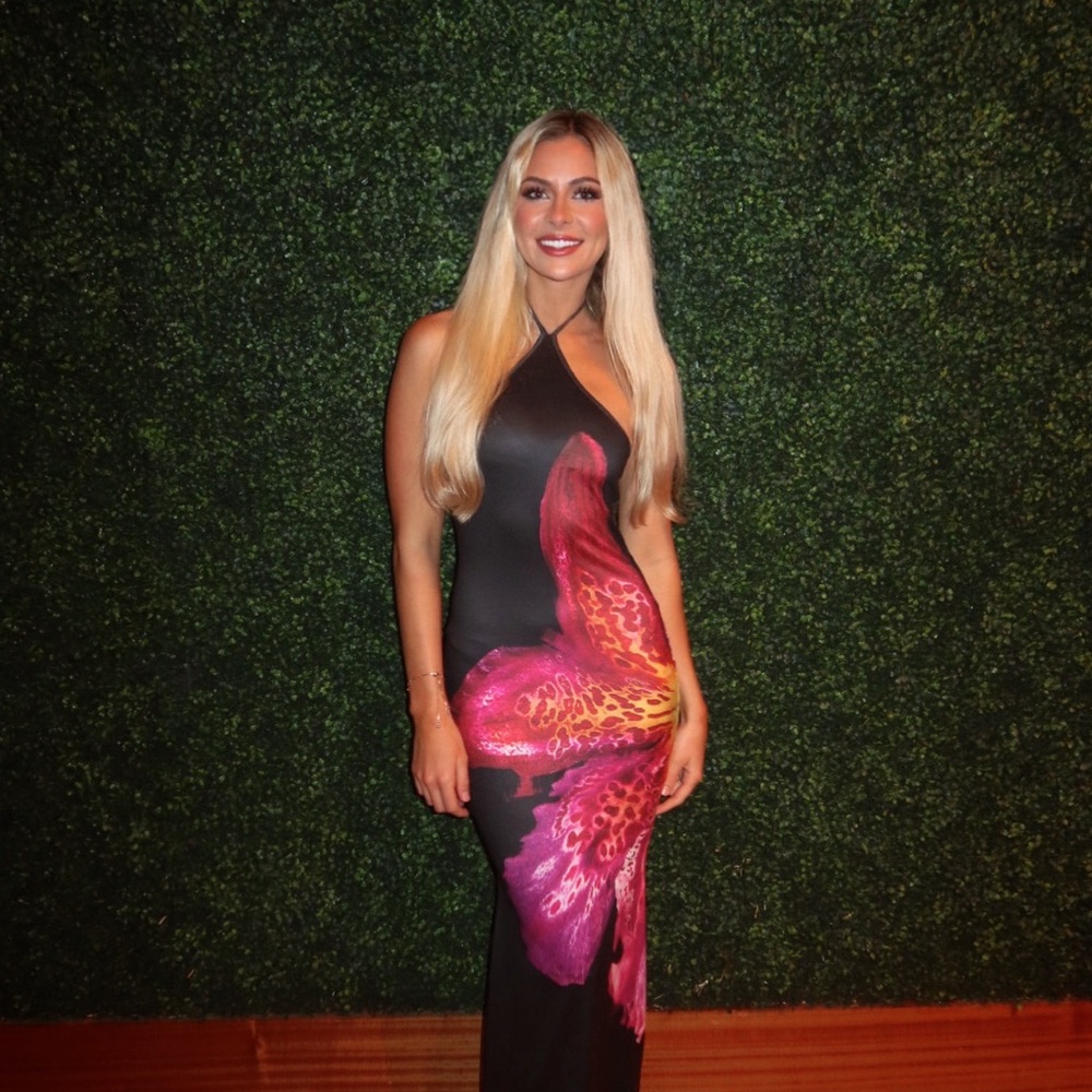 Elegant Black and Pink Halter Dress - Picture 2 of 6
